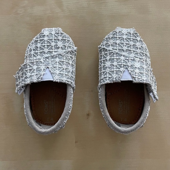 Toms Other - Glitter Silver Baby Tom’s size 4